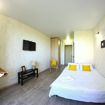 54A Tselinogradskaia Str At Alekseevka Underground Харков Екстериор снимка