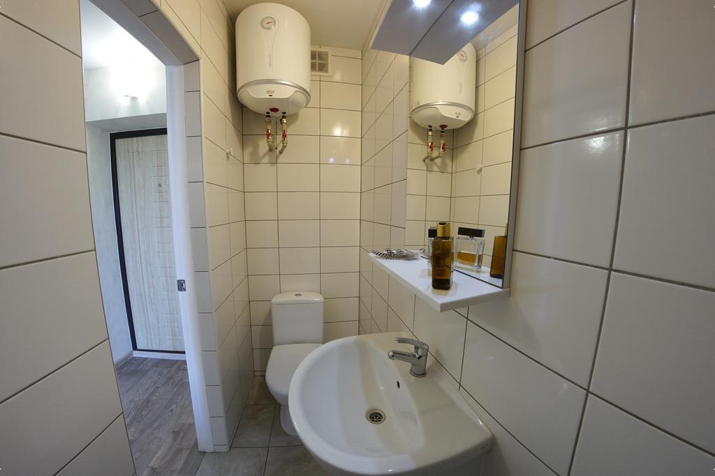 54A Tselinogradskaia Str At Alekseevka Underground Харков Екстериор снимка