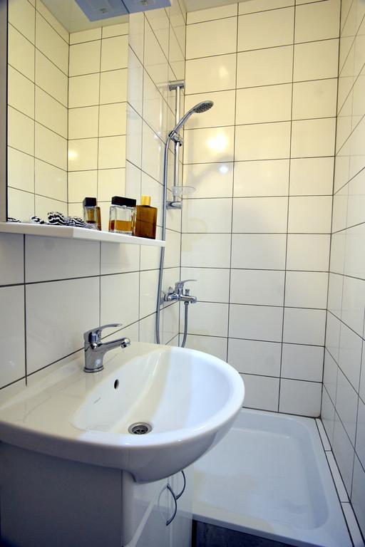 54A Tselinogradskaia Str At Alekseevka Underground Харков Екстериор снимка