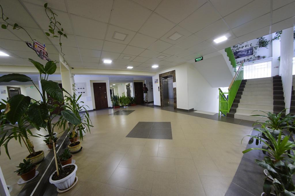 54A Tselinogradskaia Str At Alekseevka Underground Харков Екстериор снимка