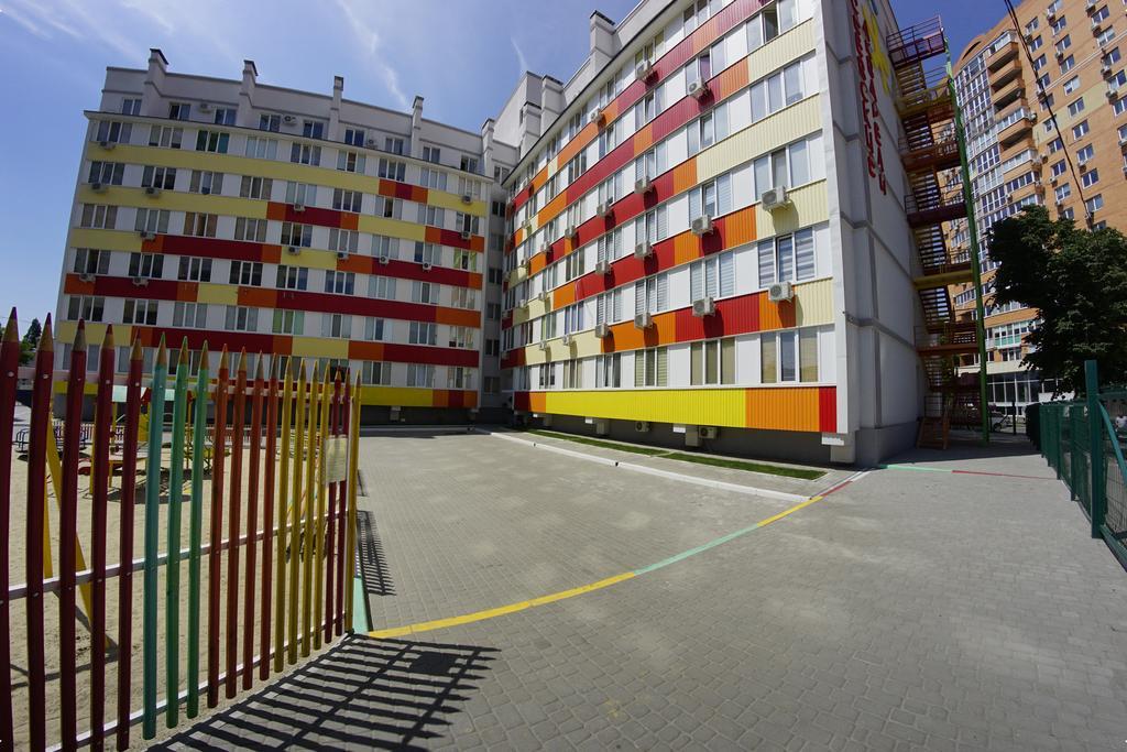 54A Tselinogradskaia Str At Alekseevka Underground Харков Екстериор снимка